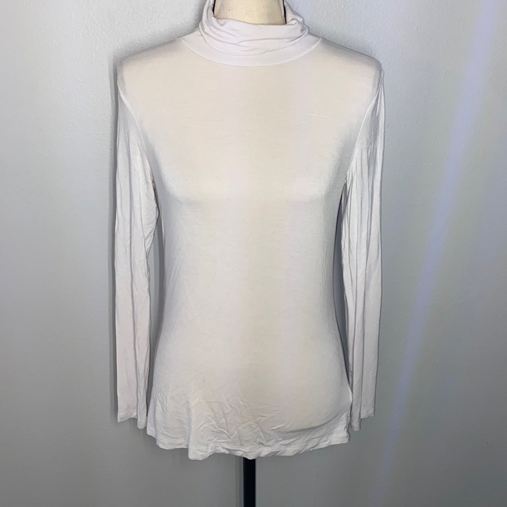 Tahari | Women’s White Long Sleeve Turtle Neck Size XS